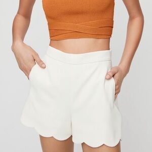 Aritzia Wilfred Arbre White High Rise Scallop Shorts